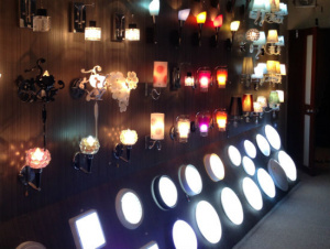 Đèn vách trang trí vơi nhiều mẫu mã đa dạng được trưng bày tại Showroom Tài Lộc