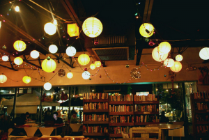 Đèn LED được sử dụng để trang trí tại quán cafe